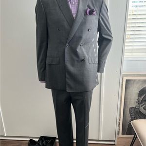 Jack Victor” Italian fabric, made in Canada. Gently used in excellent condition.